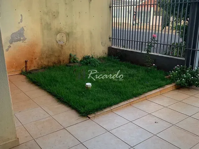 Sobrado 3 quartos e 3 banheiros, à venda, no bairro Centro em Arapongas