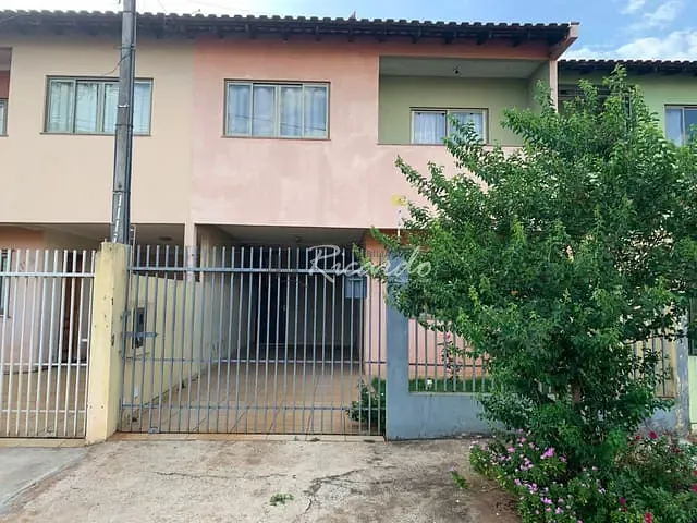 Sobrado 3 quartos e 3 banheiros, à venda, no bairro Centro em Arapongas