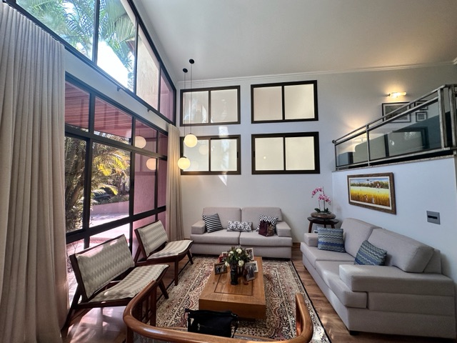 Sobrado com 555m² 3 quartos e 6 banheiros, à venda, no bairro Gleba Fazenda Palhano em Londrina