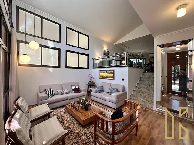 Sobrado com 555m² 3 quartos e 6 banheiros, à venda, no bairro Gleba Fazenda Palhano em Londrina