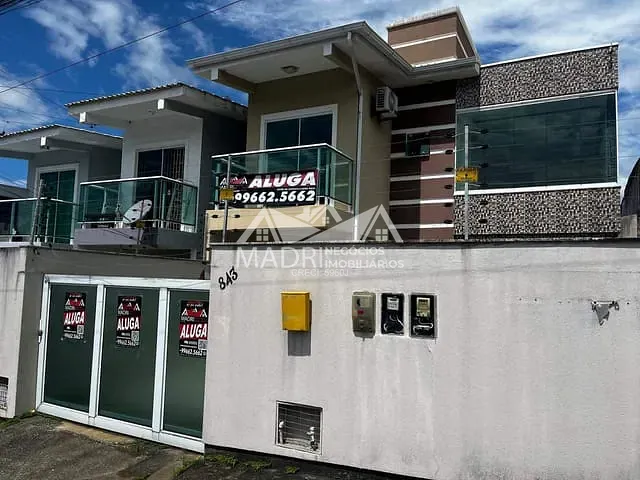 Sobrado com 300m² 3 quartos e 2 banheiros, para alugar, no bairro São Sebastião em Palhoça