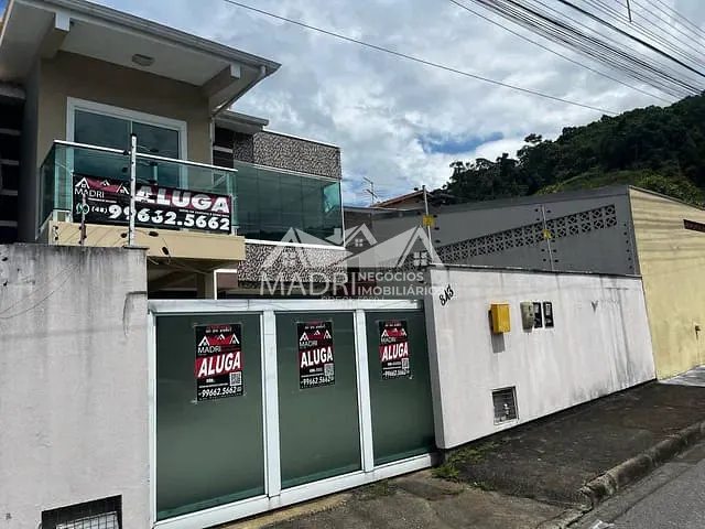 Sobrado com 300m² 3 quartos e 2 banheiros, para alugar, no bairro São Sebastião em Palhoça