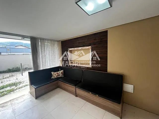 Sobrado com 300m² 3 quartos e 2 banheiros, para alugar, no bairro São Sebastião em Palhoça