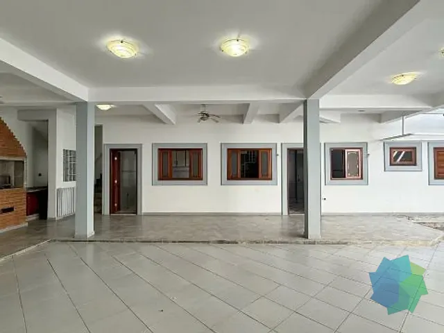 Sobrado com 387m² 5 quartos e 3 banheiros, à venda ou para alugar, no bairro Aqui Se Vive em Indaiatuba