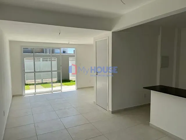 Sobrado com 172m² 3 quartos e 2 banheiros, à venda, no bairro Olivença em Ilhéus