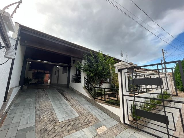 Foto do Sobrado - Sobrado com 4 dormitórios à venda, 310 m² por R$ 1.300.000,00 - Recanto Azul - Botucatu/SP | Realize Negócios Imobiliários