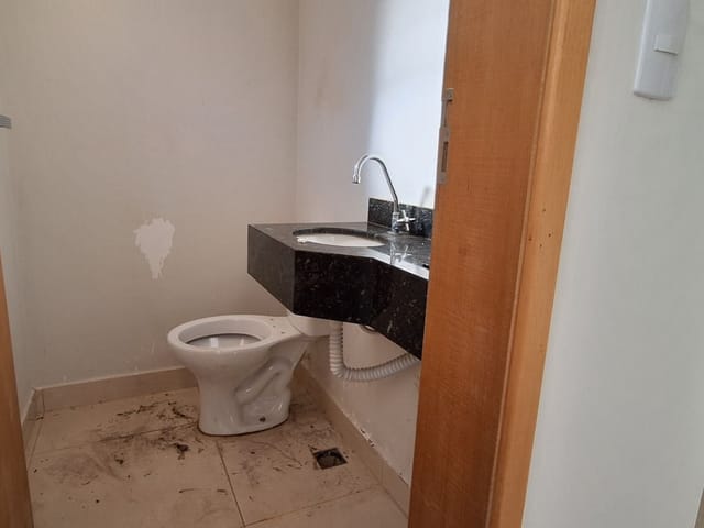 Sobrado com 95m² 3 quartos e 2 banheiros, para alugar, no bairro Planta São Francisco em Cambé