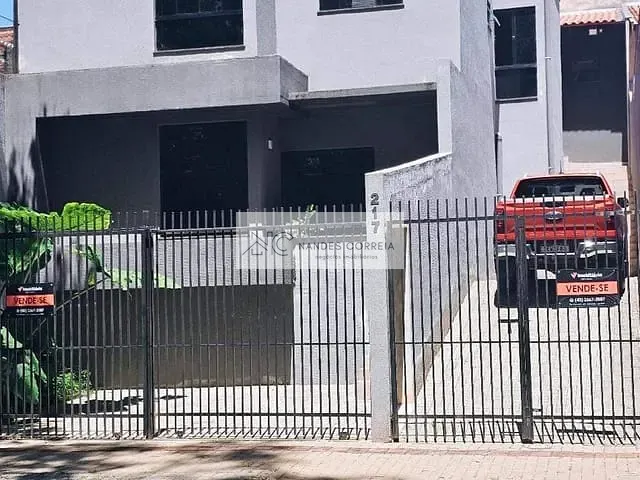 Sobrado 7 quartos e 6 banheiros, à venda, no bairro Champagnat em Londrina