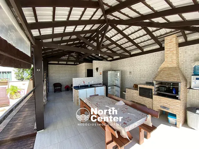 Sobrado com 576m² 3 quartos e 3 banheiros, à venda, no bairro CENTRO em Balneário Barra do Sul