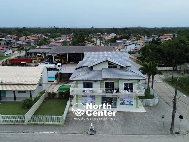 Sobrado com 576m² 3 quartos e 3 banheiros, à venda, no bairro CENTRO em Balneário Barra do Sul