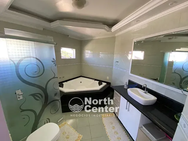 Sobrado com 576m² 3 quartos e 3 banheiros, à venda, no bairro CENTRO em Balneário Barra do Sul