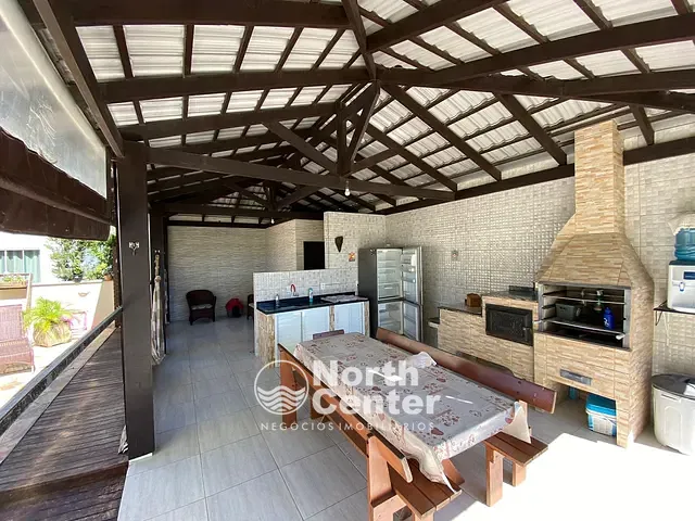 Sobrado com 576m² 3 quartos e 3 banheiros, à venda, no bairro CENTRO em Balneário Barra do Sul