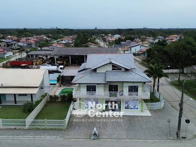 Sobrado com 576m² 3 quartos e 3 banheiros, à venda, no bairro CENTRO em Balneário Barra do Sul