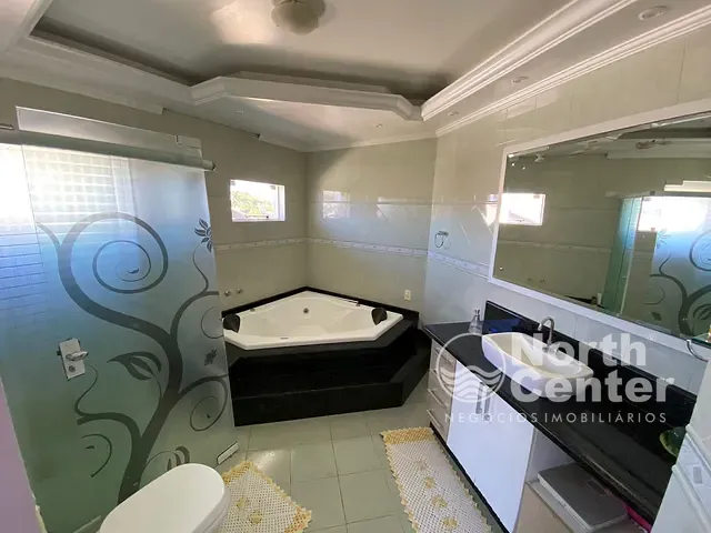 Sobrado com 576m² 3 quartos e 3 banheiros, à venda, no bairro CENTRO em Balneário Barra do Sul