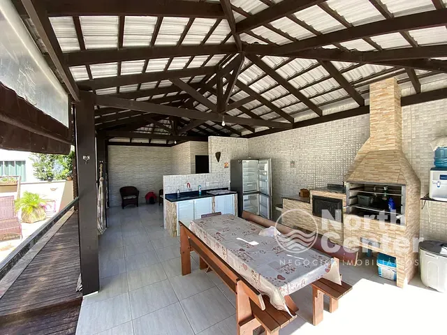 Sobrado com 576m² 3 quartos e 3 banheiros, à venda, no bairro CENTRO em Balneário Barra do Sul