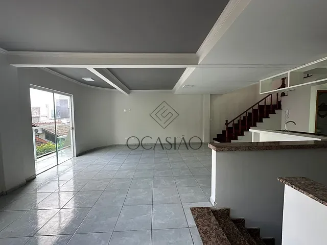 Sobrado 3 quartos e 3 banheiros, à venda, no bairro Praia dos Amores em Balneário Camboriú