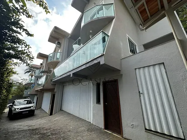 Sobrado 3 quartos e 3 banheiros, à venda, no bairro Praia dos Amores em Balneário Camboriú