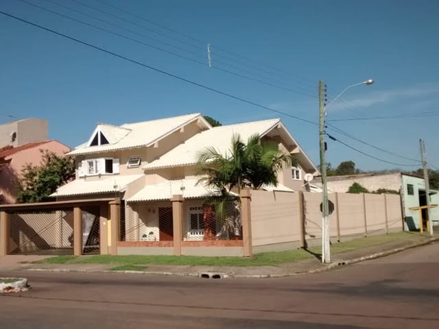 Sobrado com 450m² 3 quartos e 4 banheiros, à venda, no bairro Centro em Guaíba