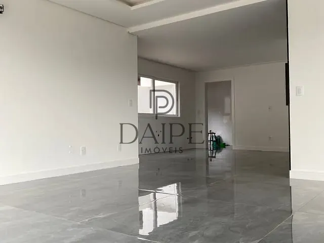 Sobrado com 300m² 4 quartos e 5 banheiros, à venda, no bairro Vila Prinstrop em Gramado