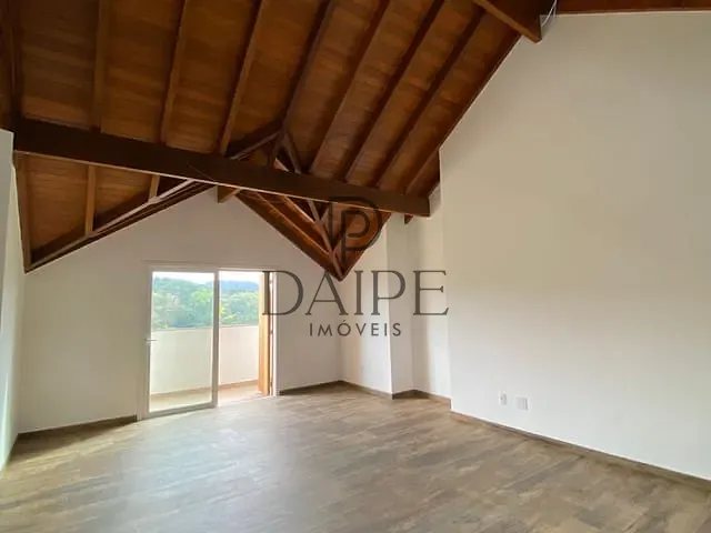 Sobrado com 300m² 4 quartos e 5 banheiros, à venda, no bairro Vila Prinstrop em Gramado