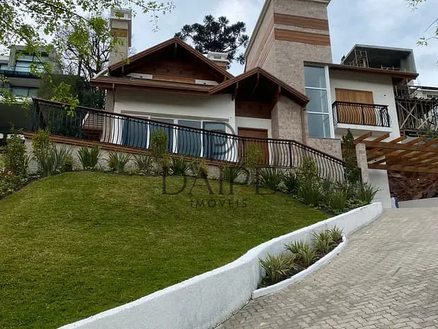 Sobrado com 300m² 4 quartos e 5 banheiros, à venda, no bairro Vila Prinstrop em Gramado