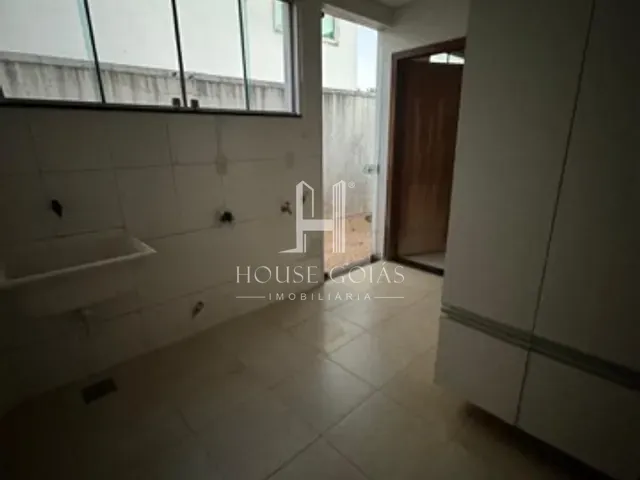 Sobrado com 450m² 4 quartos e 3 banheiros, à venda, no bairro Residencial Granville em Goiânia