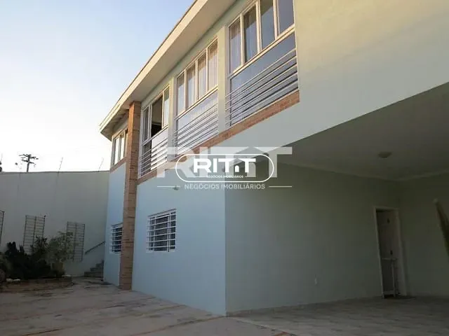 Sobrado com 251m² 5 quartos e 2 banheiros, à venda, no bairro Vila Bourbon (Sousas) em Campinas