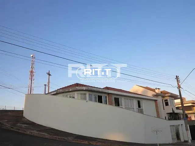 Sobrado com 251m² 5 quartos e 2 banheiros, à venda, no bairro Vila Bourbon (Sousas) em Campinas