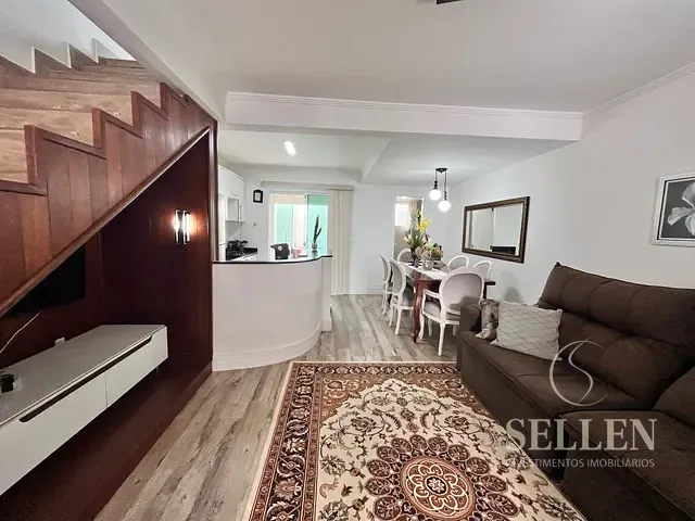 Sobrado com 86m² 2 quartos e 2 banheiros, à venda, no bairro Centro em Camboriú