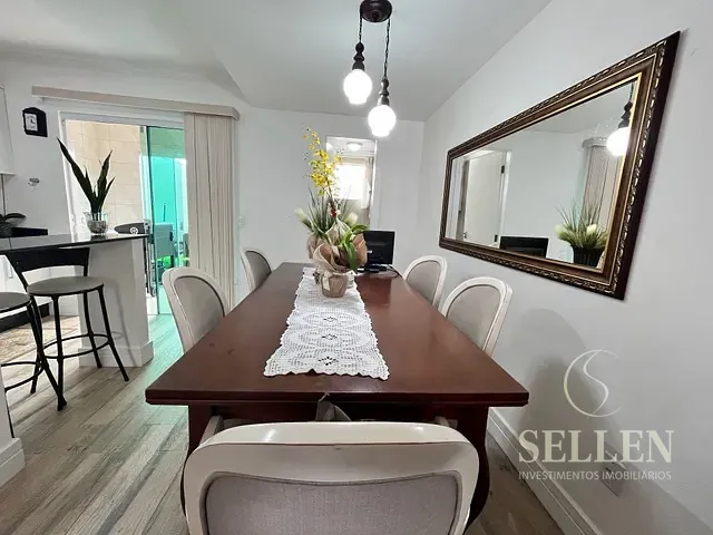 Sobrado com 86m² 2 quartos e 2 banheiros, à venda, no bairro Centro em Camboriú