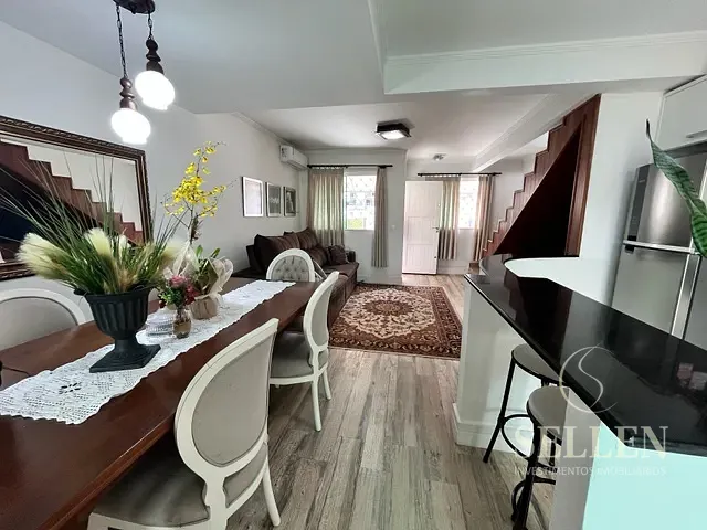 Sobrado com 86m² 2 quartos e 2 banheiros, à venda, no bairro Centro em Camboriú