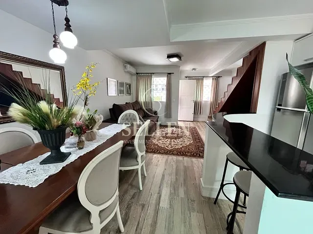 Sobrado com 86m² 2 quartos e 2 banheiros, à venda, no bairro Centro em Camboriú