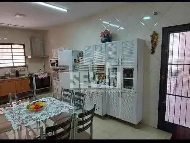 Sobrado com 252m² 3 quartos e 2 banheiros, à venda, no bairro Jardim Petrópolis em Bauru