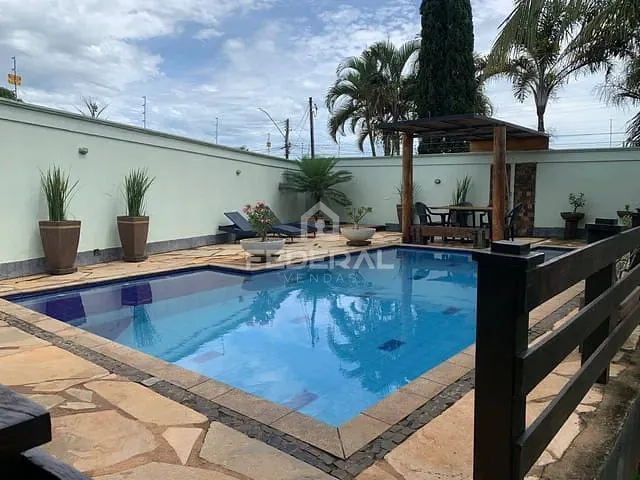 Sobrado com 560m² 4 quartos e 6 banheiros, à venda, no bairro Jardim Balneário Meia Ponte em Goiânia
