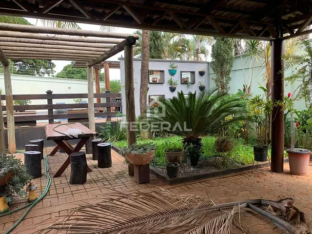Sobrado com 560m² 4 quartos e 6 banheiros, à venda, no bairro Jardim Balneário Meia Ponte em Goiânia