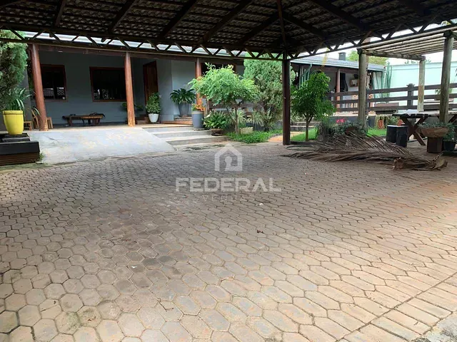 Sobrado com 560m² 4 quartos e 6 banheiros, à venda, no bairro Jardim Balneário Meia Ponte em Goiânia
