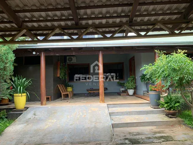 Sobrado com 560m² 4 quartos e 6 banheiros, à venda, no bairro Jardim Balneário Meia Ponte em Goiânia