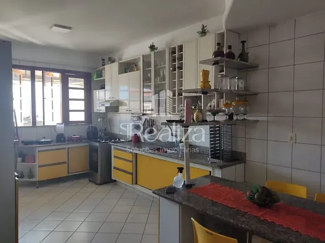 Sobrado com 403m² 4 quartos e 5 banheiros, à venda, no bairro Castália em Itabuna