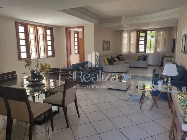 Sobrado com 403m² 4 quartos e 5 banheiros, à venda, no bairro Castália em Itabuna