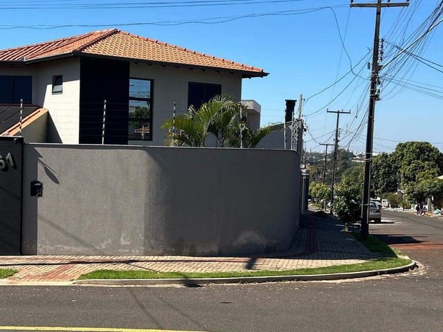 Sobrado com 216m² 3 quartos e 3 banheiros, à venda, no bairro Jardim Morumbi em Cambé