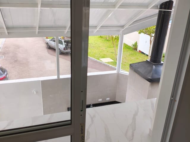 Sobrado 3 quartos e 2 banheiros, à venda, no bairro Uberaba em Curitiba