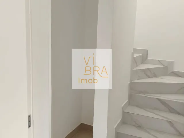 Sobrado 3 quartos e 2 banheiros, à venda, no bairro Uberaba em Curitiba