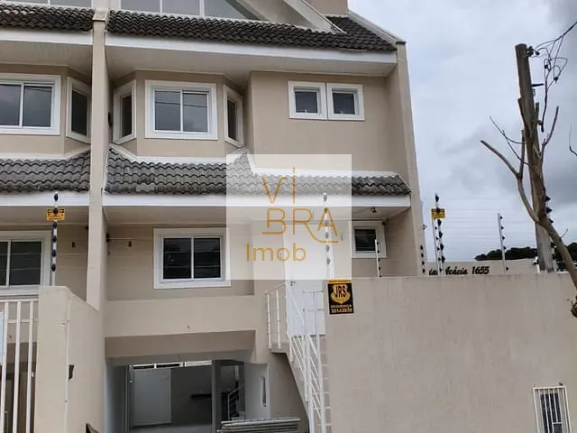 Sobrado 3 quartos e 2 banheiros, à venda, no bairro Uberaba em Curitiba