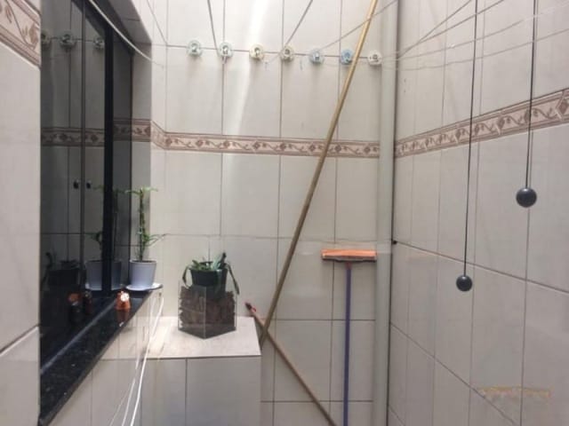 Sobrado com 240m² 3 quartos e 5 banheiros, à venda ou para alugar, no bairro Jardim Utinga em Santo André