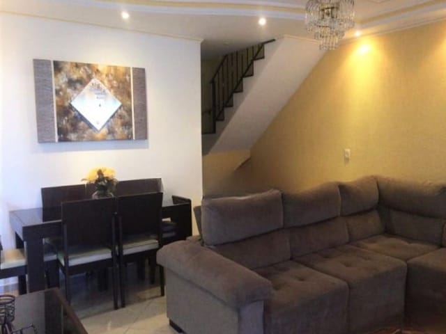 Sobrado com 240m² 3 quartos e 5 banheiros, à venda ou para alugar, no bairro Jardim Utinga em Santo André