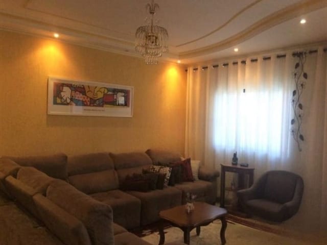 Sobrado com 240m² 3 quartos e 5 banheiros, à venda ou para alugar, no bairro Jardim Utinga em Santo André