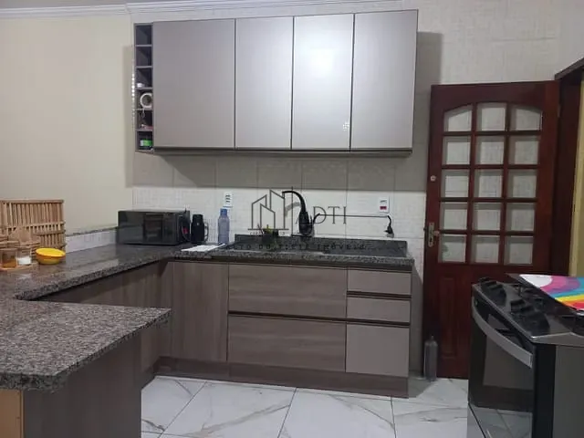 Sobrado com 141m² 4 quartos e 3 banheiros, à venda, no bairro Jardim Cambuci em Mogi das Cruzes