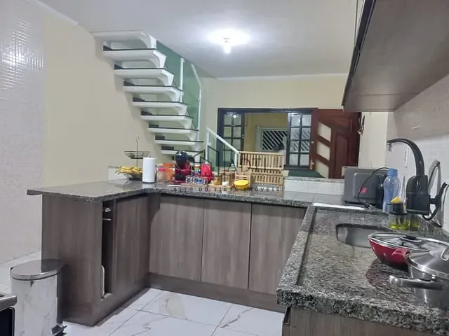 Sobrado com 141m² 4 quartos e 3 banheiros, à venda, no bairro Jardim Cambuci em Mogi das Cruzes