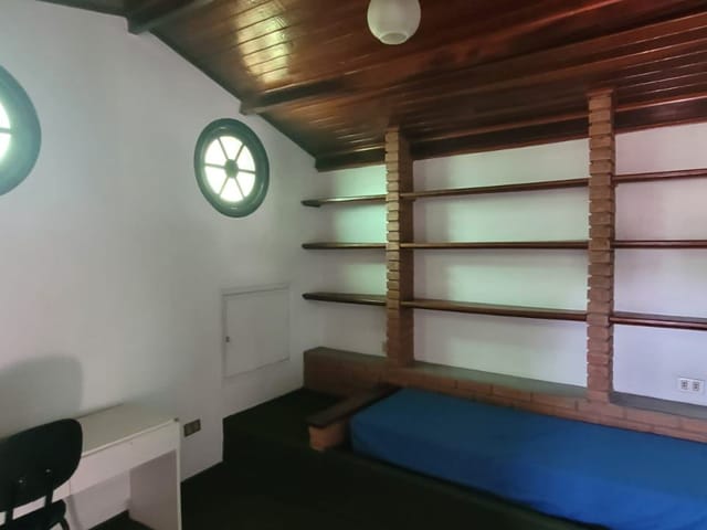 Sobrado 5 quartos e 2 banheiros, à venda, no bairro Vila São Pedro em Santo André
