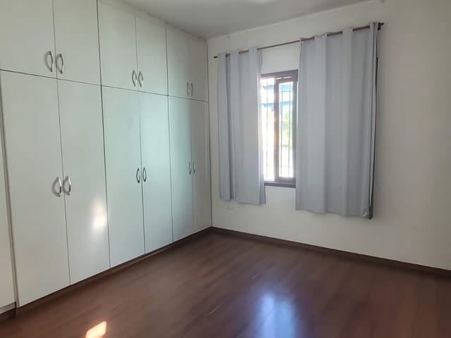 Sobrado 5 quartos e 2 banheiros, à venda, no bairro Vila São Pedro em Santo André